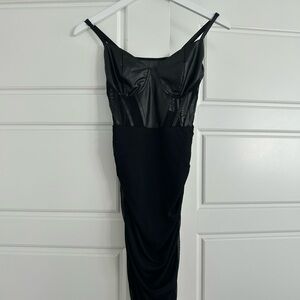 Black bodycon dress